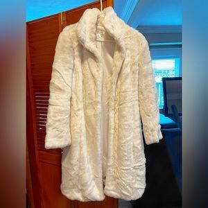 VENUS fur coat never worn